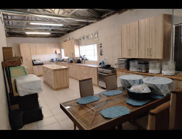 3 BEDROOM FREEHOLD FOR SALE IN OOS EINDE